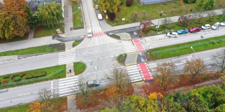 27.10.2023 Kielce. Ścieżka rowerowa na Bohaterów Warszawy / Fot. Jarosław Kubalski - Radio Kielce