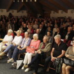 04.10.2023. Ciekoty. Centrum Edukacji i Kultury „Szklany Dom” w Ciekotach. Spotkanie z Ireną Santor / Fot. Jarosław Kubalski - Radio Kielce