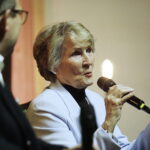 04.10.2023. Ciekoty. Centrum Edukacji i Kultury „Szklany Dom” w Ciekotach. Spotkanie z Ireną Santor. Na zdjęciu: Irena Santor / Fot. Jarosław Kubalski - Radio Kielce