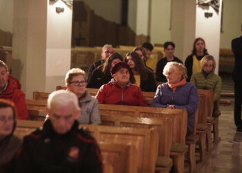 21.10.2023. Kielce. Kościół św. Maksymiliana Marii Kolbego w Kielcach. Koncert „Pamiętamy – Nadzieja tkwi w nas” poświęcony św. Janowi Pawłowi II / Fot. Jarosław Kubalski – Radio Kielce