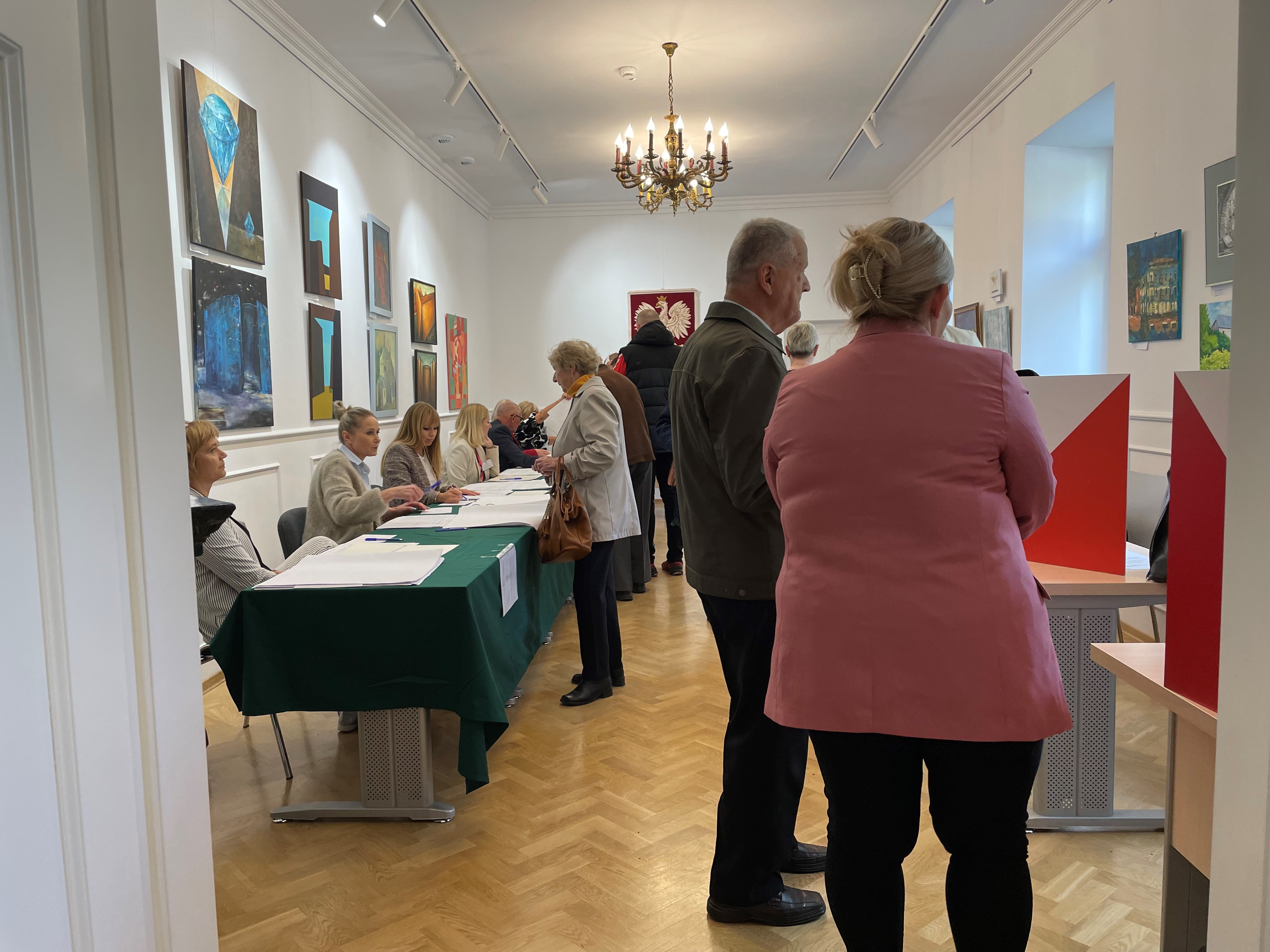 Trwa głosowanie w wyborach do Sejmu i Senatu. Będzie rekordowa frekwencja?