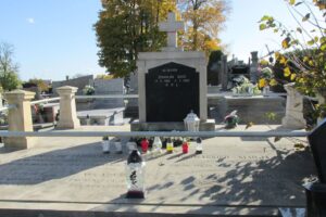 Efekty kwest widać na cmentarzu w Opatowie - Radio Kielce