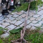 15.10.2023 Opatów. Zniszczony pomnik Jana Pawła II przez wandala / Fot. Jarosław Czub, UMiG Opatów