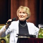 04.10.2023. Ciekoty. Centrum Edukacji i Kultury „Szklany Dom” w Ciekotach. Spotkanie z Ireną Santor. Na zdjęciu: Irena Santor / Fot. Centrum Edukacji i Kultury „Szklany Dom” w Ciekotach