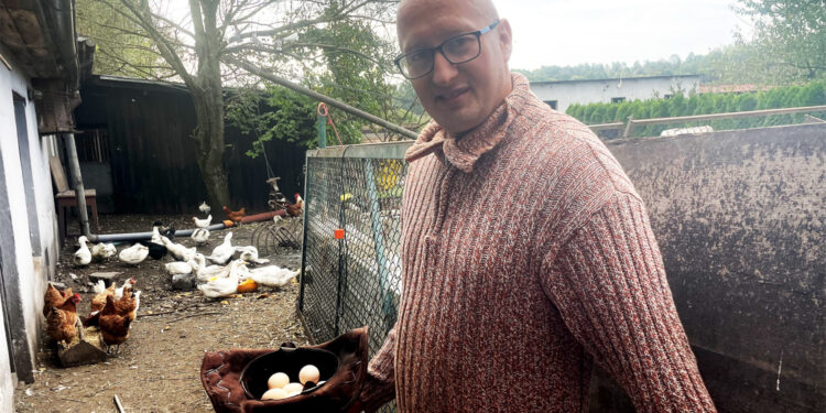 Wizyta w kurniku cystersów w Wąchocku - Radio Kielce Wizyta w kurniku cystersów w Wąchocku - Radio Kielce