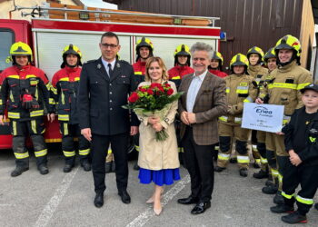 Strażacy z Grzymałkowa otrzymują wsparcie na nowy sprzęt