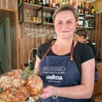 10.11.2023. Kielce. Na zdjęciu: Aneta Ramiączek z Cukierni Cztery Pory Roku / Fot. Marzena Smoręda - Radio Kielce