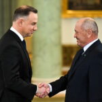 09.11.2023. Warszawa. Na zdjęciu (od lewej): Andrzej Duda - prezydent RPi powołany na stanowisko marszałka seniora Sejmu Marek Sawicki w Pałacu Prezydenckim w Warszawie / Fot,. Radek Pietruszka - PAP