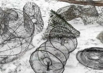 Na zdjęciu: sieci do połowu ryb znalezione u mieszkańca gminy Łubnie / Fot. świętokrzyska policja