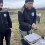 13.11.2023. Krzcin. Odnalezienie szczątków niemieckiego bombowca Heinkla He 111 z okresu II wojny światowej oraz pamiątek osobistych załogi / Fot. Grażyna Szlęzak - Radio Kielce