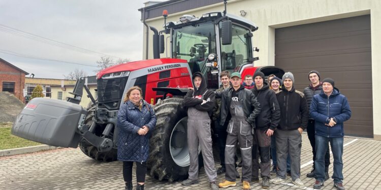 Nowy nabytek w Zespole Szkół Centrum Kształcenia Rolniczego w Sandomierzu - Radio Kielce