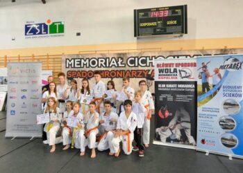 Medalowe żniwo młodych karateków