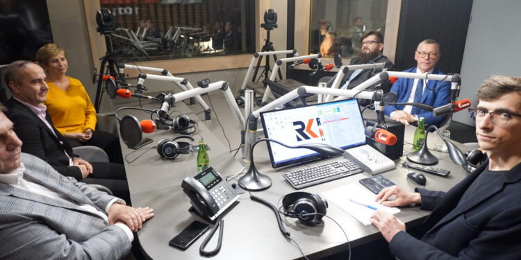 13.11.2023. Kielce. Studio Polityczne Radia Kielce / Fot. Kamil Król - Radio Kielce