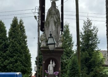 Zdejmą z posągu Maryi oświetlenie
