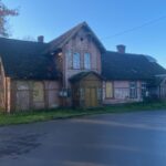 14.11.2023. Sichów Duży. Budynek dawnej rządcówki / Fot. Grażyna Szlęzak – Radio Kielce