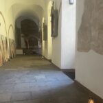 02.11.2023. Wąchock. Krużganki klasztorne / Fot. Anna Głąb – Radio Kielce