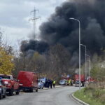 Pożar hali z chemikaliami. Na miejscu 14 zastępów straży pożarnej