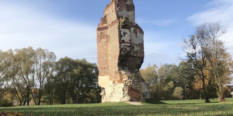 14.11.2023. Rytwiany. Zamek / Fot. Grażyna Szlęzak - Radio Kielce