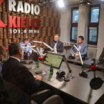 20.11.2023. Studio Polityczne Radia Kielce. / Fot. Wiktor Taszłow - Radio Kielce