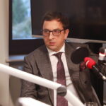 20.11.2023. Studio Polityczne Radia Kielce. Na zdjęciu: Przemysław Dawid - Nowa Lewica. / Fot. Wiktor Taszłow - Radio Kielce