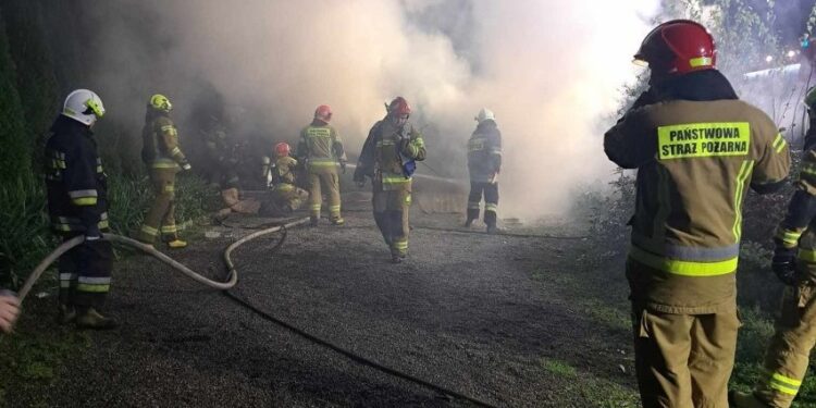 Spore straty po nocnym pożarze pożarek