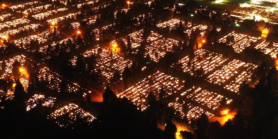 01.11.2023. Kielce. Cmentarz na Cedzynie widziany z drona. / Fot. Jarosław Kubalski - Radio Kielce