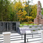 Niemcy rozstrzelali tu 760 osób. Mogiła została wyremontowana - Radio Kielce