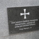 Niemcy rozstrzelali tu 760 osób. Mogiła została wyremontowana - Radio Kielce