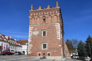 Sandomierz. Ratusz, Urząd Miejski w Sandomierzu, starówka, Rynek / Fot. Robert Felczak – Radio Kielce