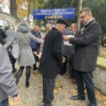 Puszki pełne banknotów. Sandomierska kwesta cieszy się dużym powodzeniem - Radio Kielce 01.11.2023. Sandomierz. Kwesta na rzecz renowacji zabytkowych nagrobków. / Fot. Grażyna Szlęzak - Radio Kielce