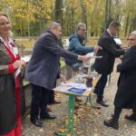 Puszki pełne banknotów. Sandomierska kwesta cieszy się dużym powodzeniem - Radio Kielce 01.11.2023. Sandomierz. Kwesta na rzecz renowacji zabytkowych nagrobków. / Fot. Grażyna Szlęzak - Radio Kielce