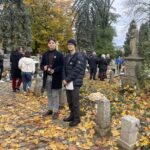 Puszki pełne banknotów. Sandomierska kwesta cieszy się dużym powodzeniem - Radio Kielce Rekordowa zbiórka na sandomierskich cmentarzach