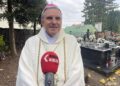 01.11.2023. Sandomierz. Msza święta na cmentarzu katedralnym. Na zdjęciu: biskup sandomierski Krzysztof Nitkiewicz. / Fot. Grażyna Szlęzak - Radio Kielce