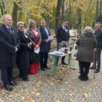 Puszki pełne banknotów. Sandomierska kwesta cieszy się dużym powodzeniem - Radio Kielce 01.11.2023. Sandomierz. Kwesta na rzecz renowacji zabytkowych nagrobków. / Fot. Grażyna Szlęzak - Radio Kielce