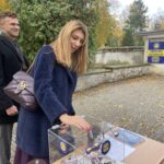 Puszki pełne banknotów. Sandomierska kwesta cieszy się dużym powodzeniem - Radio Kielce 01.11.2023. Sandomierz. Kwesta na rzecz renowacji zabytkowych nagrobków. / Fot. Grażyna Szlęzak - Radio Kielce