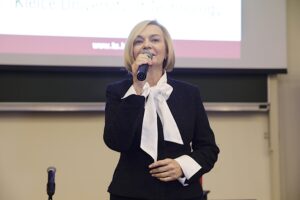 15.11.2023. Kielce. Politechnika Świętokrzyska. Konferencja na temat szczegółów projektu Dziś Uczeń - Jutro Student. Na zdjęciu: Renata Janik - wicemarszałek województwa świętokrzyskiego / Fot. Jarosław Kubalski Radio Kielce