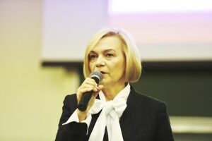 15.11.2023. Kielce. Politechnika Świętokrzyska. Konferencja na temat szczegółów projektu Dziś Uczeń - Jutro Student. Na zdjęciu: Renata Janik - wicemarszałek województwa świętokrzyskiego / Fot. Jarosław Kubalski Radio Kielce