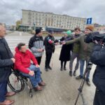 Niepełnosprawni chwalą nowe przejście - Radio Kielce 15.11.2023. Kielce. Inauguracja nowego przejścia dla pieszych przy ulicy Żelaznej. O inwestycji wypowiadają się niepełnosprawni. / Fot. Jarosław Kubalski - Radio Kielce