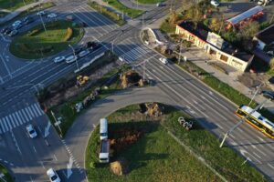 02.11.2023. Kielce. Skrzyżowanie al. Solidarności, IX Wieków Kielc, ul. Źródłowej i Sandomierskiej / Fot. Jarosław Kubalski - Radio Kielce