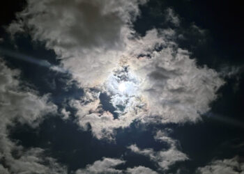 17 stopni, ale także deszcz ze śniegiem