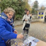 Puszki pełne banknotów. Sandomierska kwesta cieszy się dużym powodzeniem - Radio Kielce 01.11.2023. Sandomierz. Kwesta na rzecz renowacji zabytkowych nagrobków. / Fot. Grażyna Szlęzak - Radio Kielce