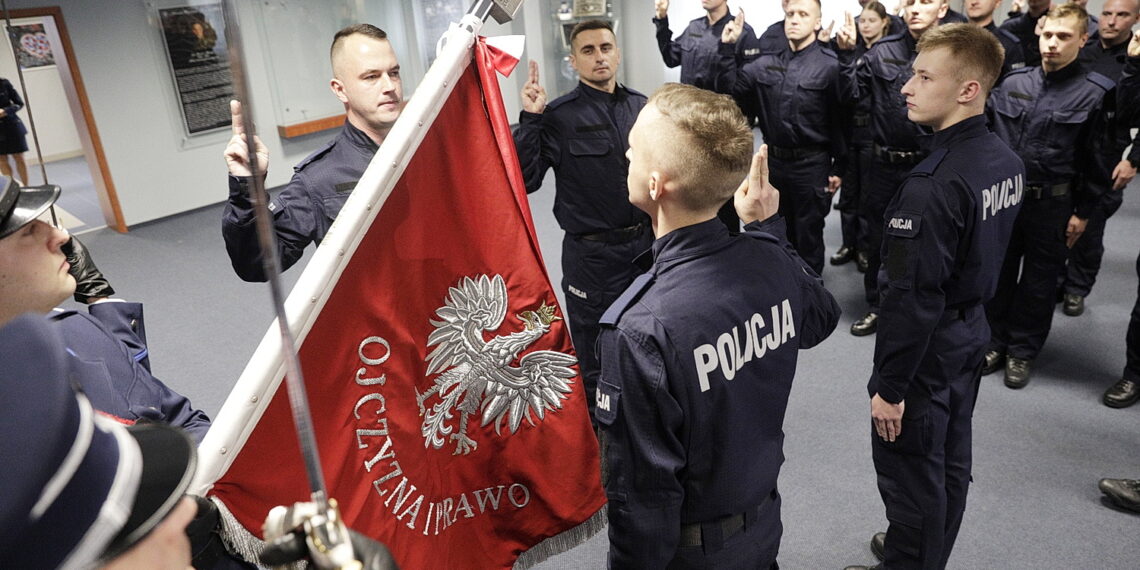 03.10.2023 Kielce. Ślubowanie policjantów / Fot. Jarosław Kubalski - Radio Kielce