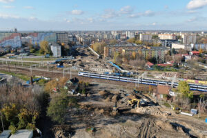 Radom. Budowa wiaduktu drogowego nad torami kolejowymi, pod którym ma powstać nowy przystanek kolejowy / Fot. PKP PLK