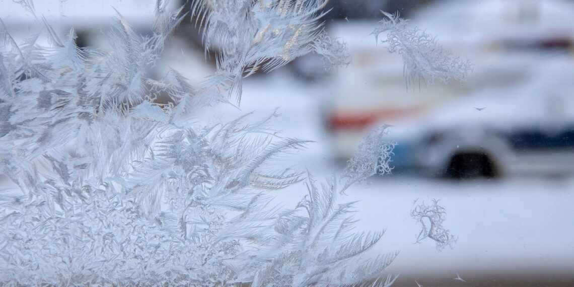 Noc na ogół pogodna i z silnym mrozem