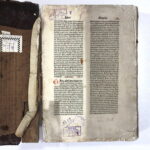 Fot. Wojciech Broda - koordynator projektu konserwacyjnego dla zbiorów z Biblioteki Kapituły Kolegiaty w Opatowie