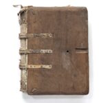 Fot. Wojciech Broda - koordynator projektu konserwacyjnego dla zbiorów z Biblioteki Kapituły Kolegiaty w Opatowie