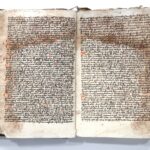 Fot. Wojciech Broda - koordynator projektu konserwacyjnego dla zbiorów z Biblioteki Kapituły Kolegiaty w Opatowie