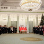 13.12.2023. Warszawa. Prezydent RP Andrzej Duda (z lewej) oraz premier Donald Tusk (z prawej) podczas uroczystości zaprzysiężenia kierowanego przez Donalda Tuska gabinetu w Pałacu Prezydenckim / Fot. Paweł Supernak - PAP