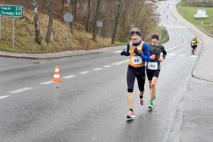 30.12.2023. Szydłów. 42. Uliczne Międzynarodowe Biegi Sylwestrowe / Fot. Maciej Makuła - Radio Kielce