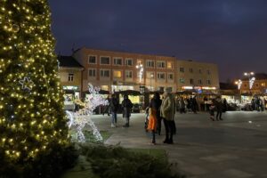 15.12.2023. Końskie. Jarmark bożonarodzeniowy / Fot. Magdalena Galas-Klusek - Radio Kielce